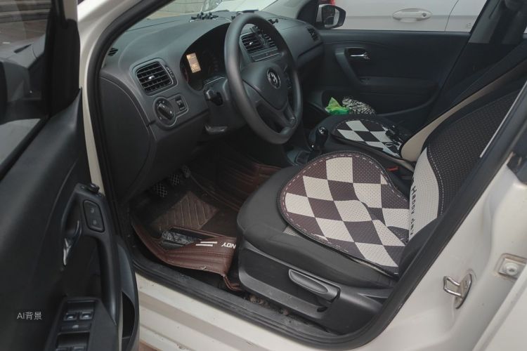 Volkswagen Polo 2015 car image #18