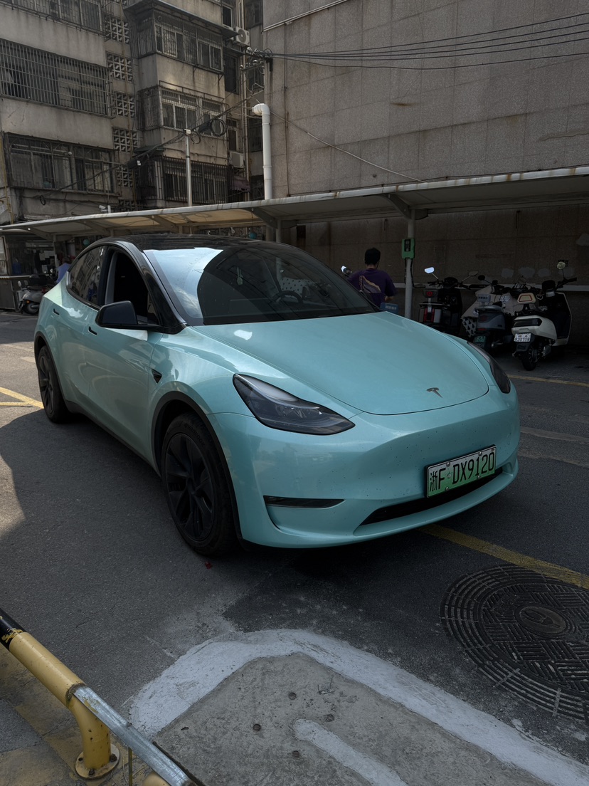 Tesla Model Y 2023 #2 Tesla Model Y 2023 car image #2