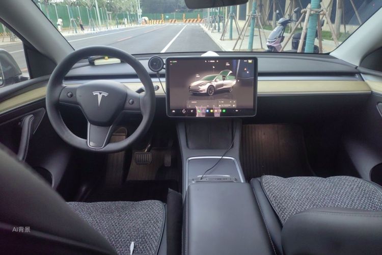 Tesla Model Y 2023 car image #11