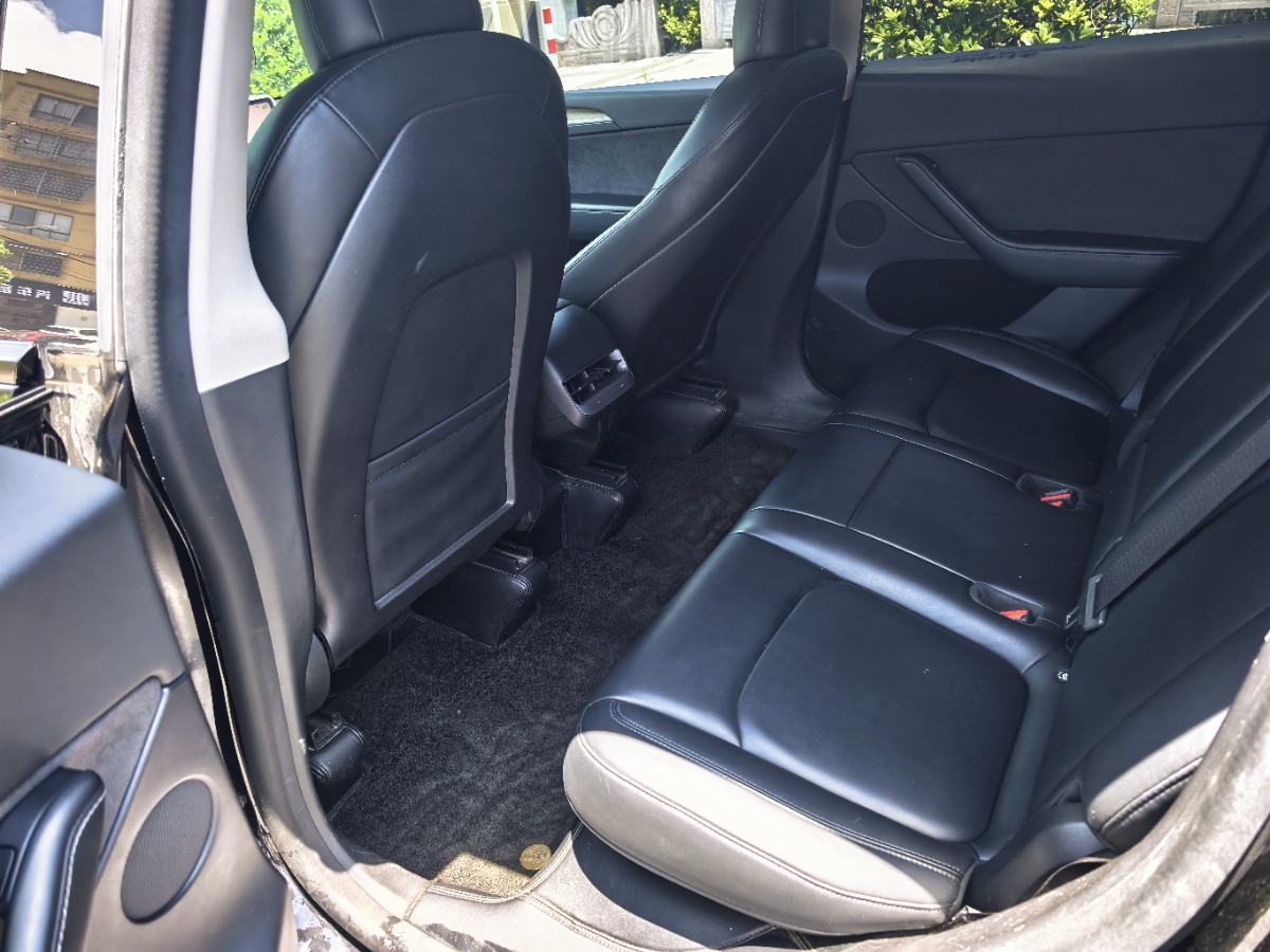 Tesla Model Y 2022 #5 Tesla Model Y 2022 car image #5