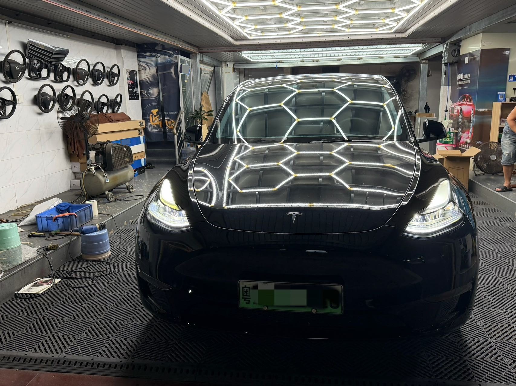 Tesla Model Y 2022 car image #2