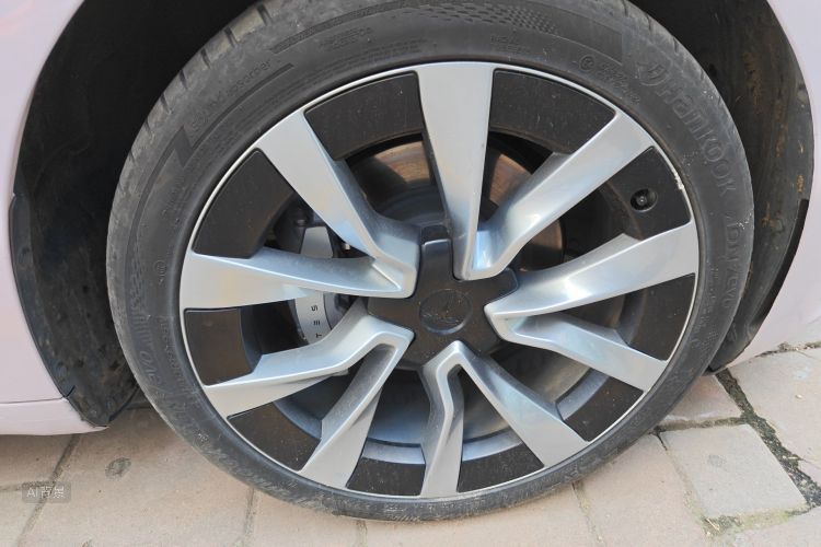 Tesla Model 3 2024 car image #9