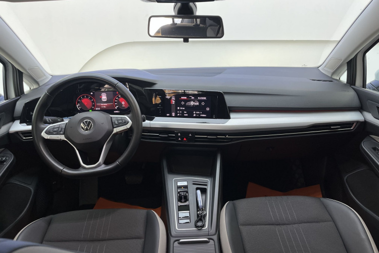 Volkswagen Golf 2022 car image #9