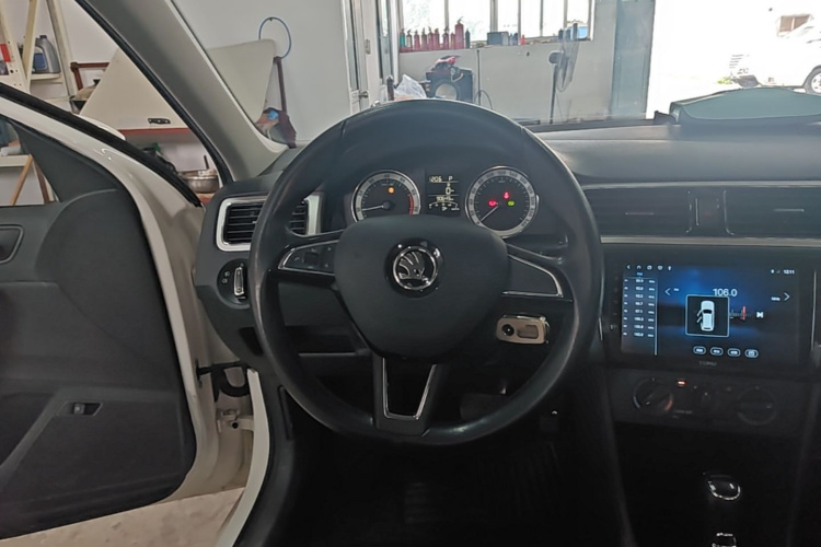 Skoda Rapid 2018 #15 Skoda Rapid 2018 car image #15