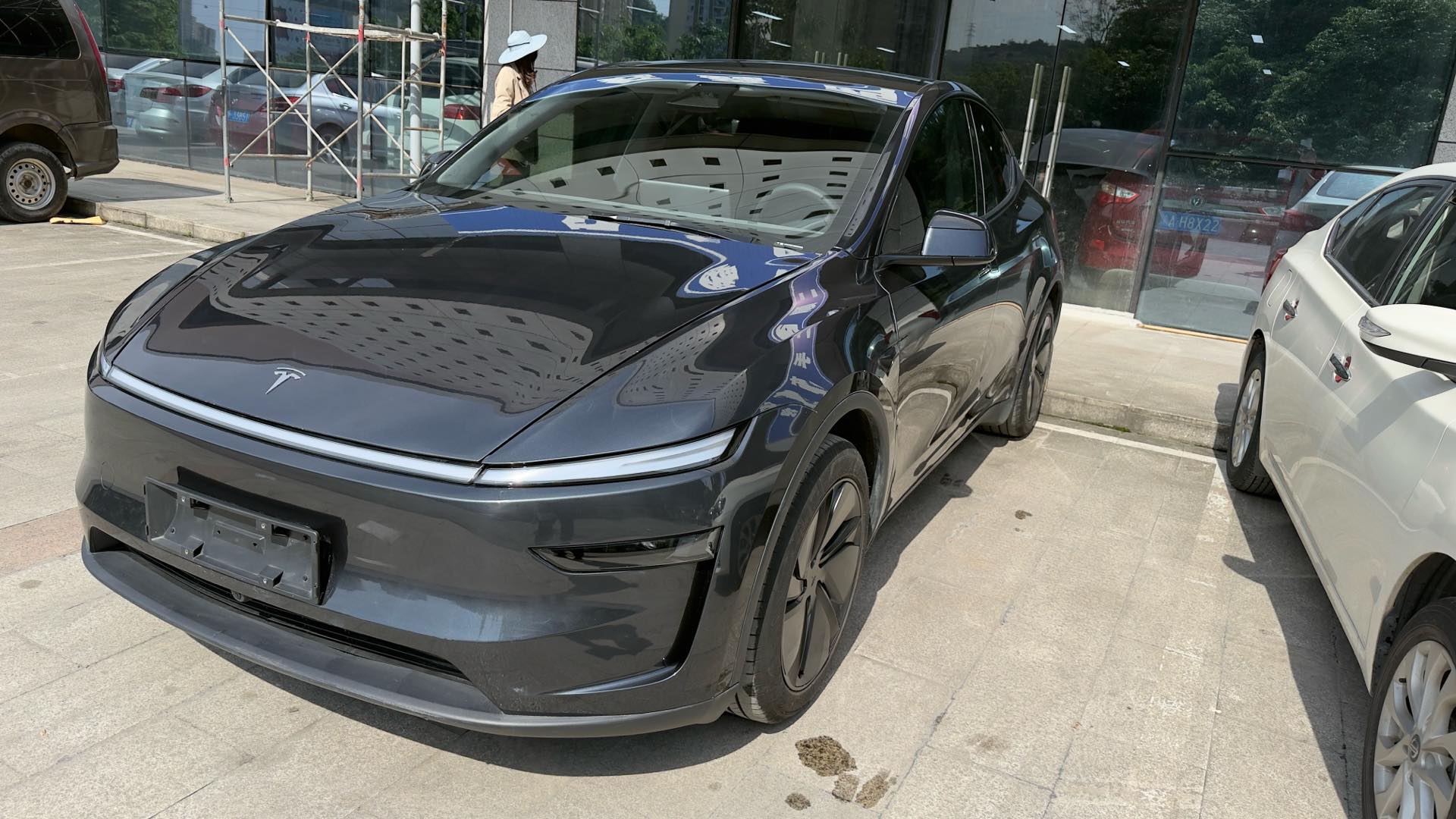 Tesla Model Y 2025 car image 
