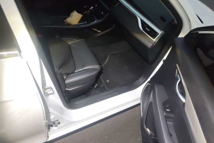 GEELY Emgrand 2021 #25 GEELY Emgrand 2021 car image #25