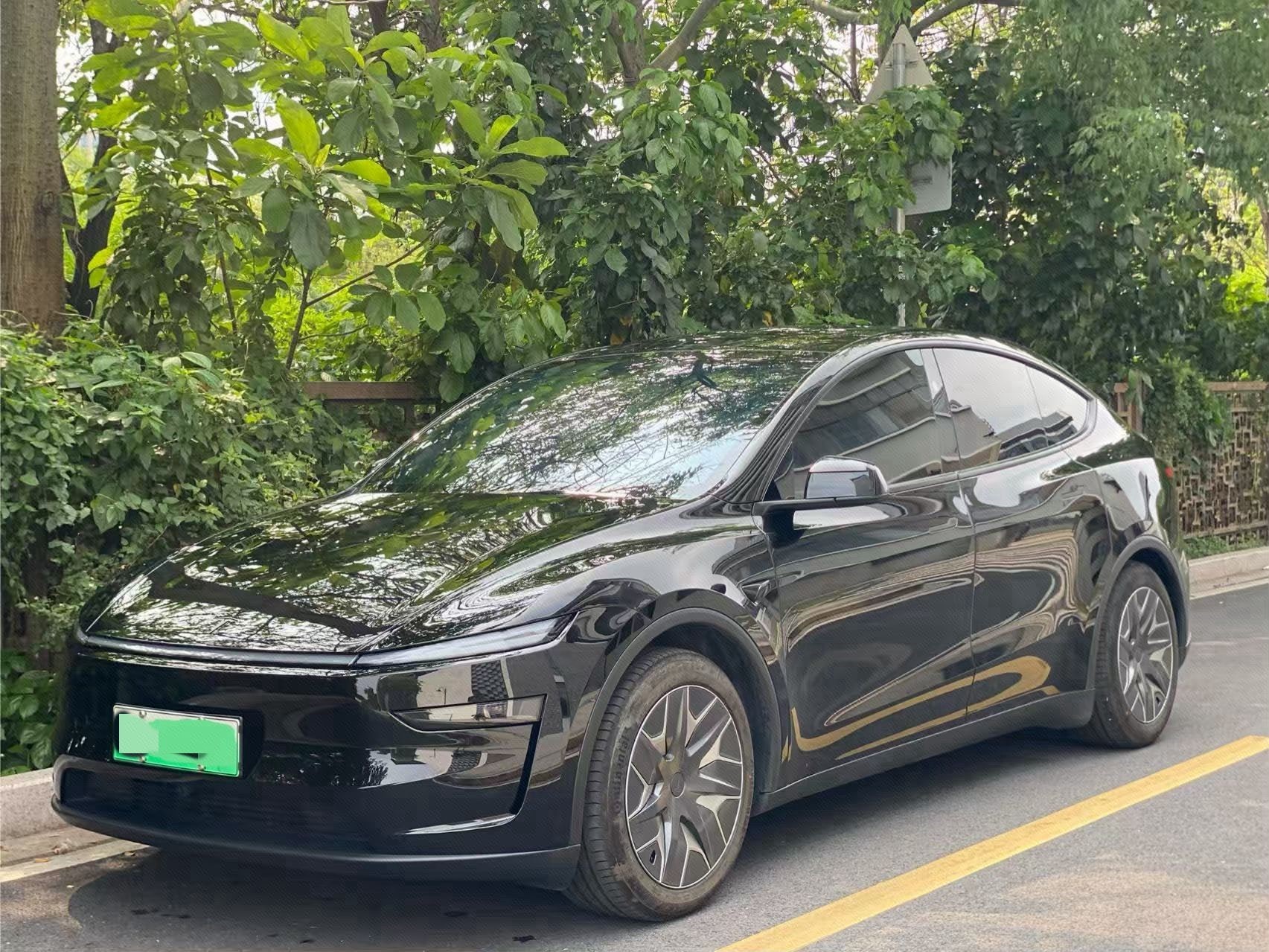 Tesla Model Y L 2026 car image 