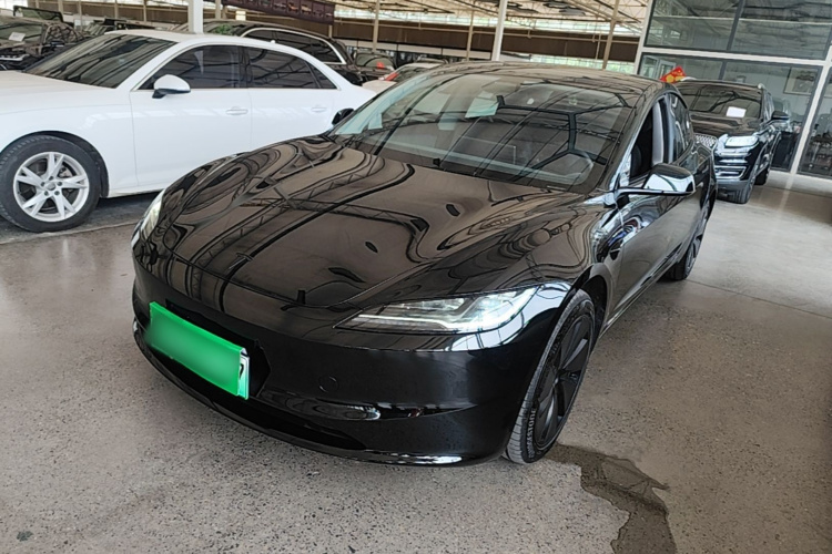 Tesla Model 3 2026 car image #2