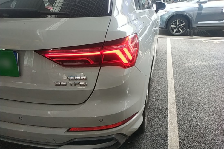 Audi Q3 2020 car image #8
