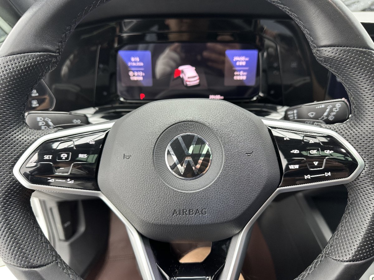 Volkswagen Golf 2022 car image #13