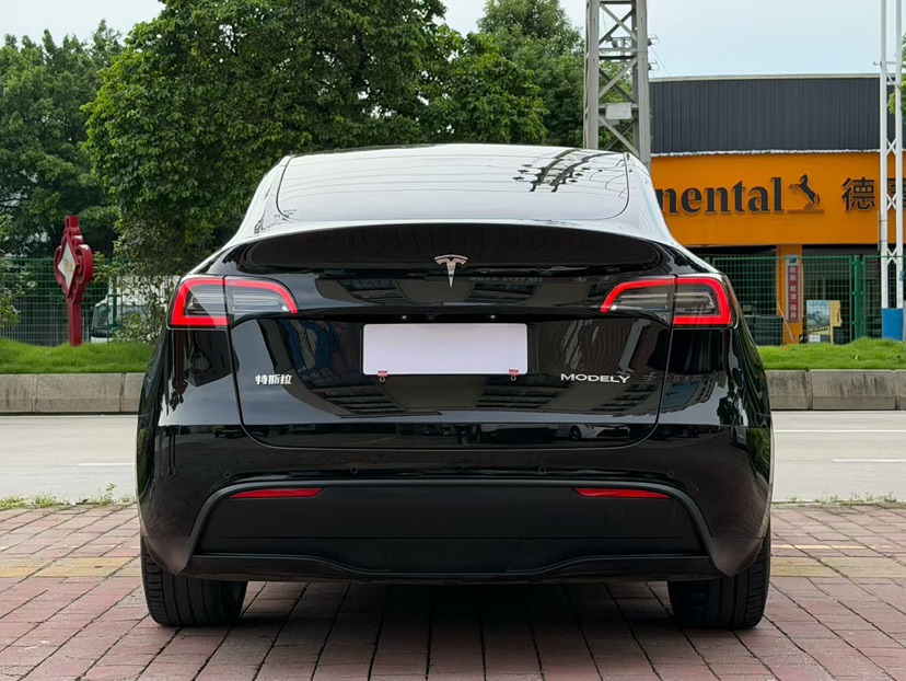 Tesla Model Y 2022 #5 Tesla Model Y 2022 car image #5