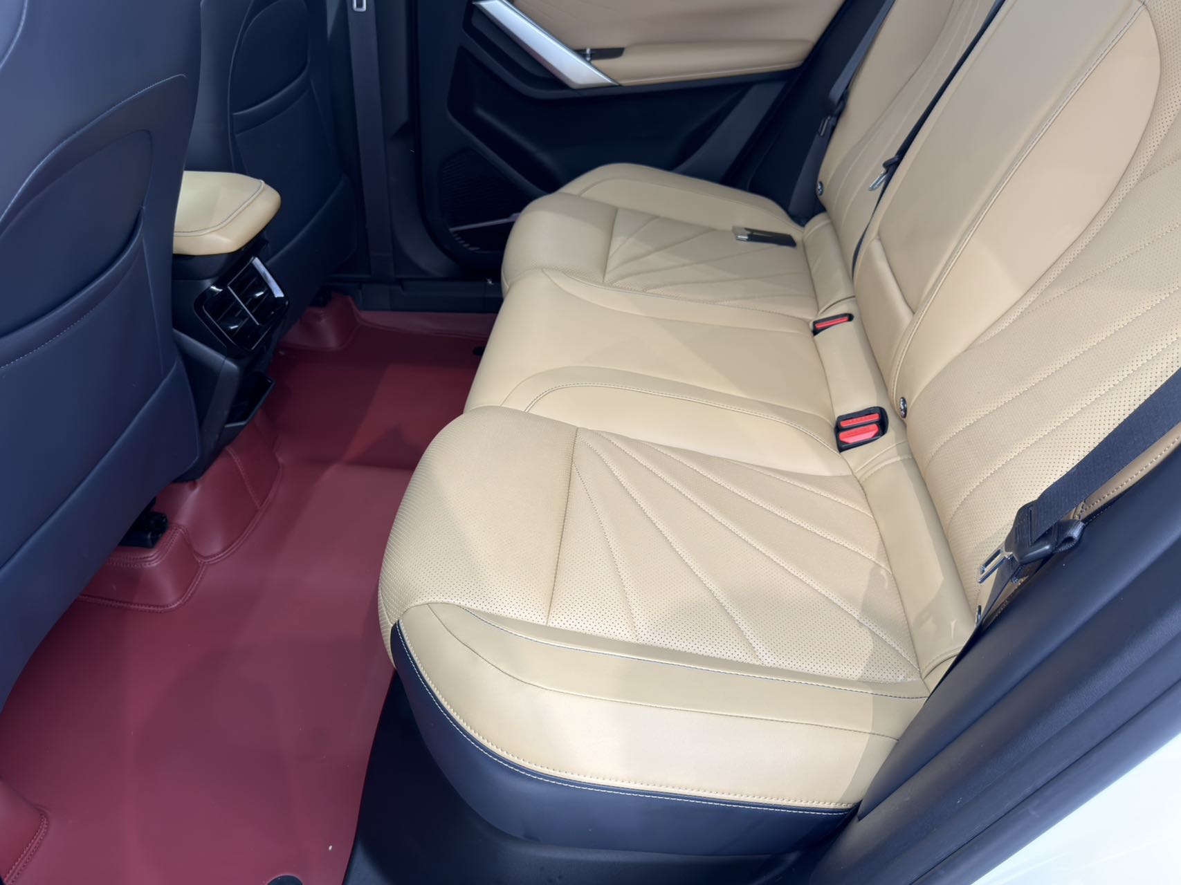 GEELY Boyue L 2023 car image #13