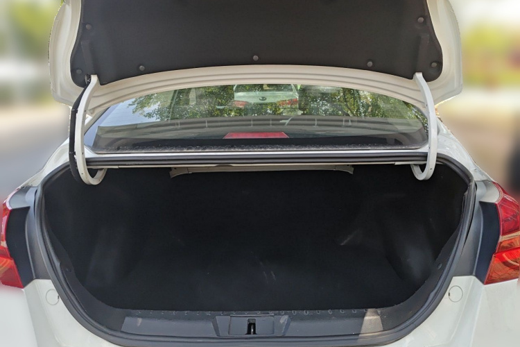 GEELY Emgrand 2019 #17 GEELY Emgrand 2019 car image #17