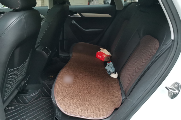 Audi Q3 2017 car image #19