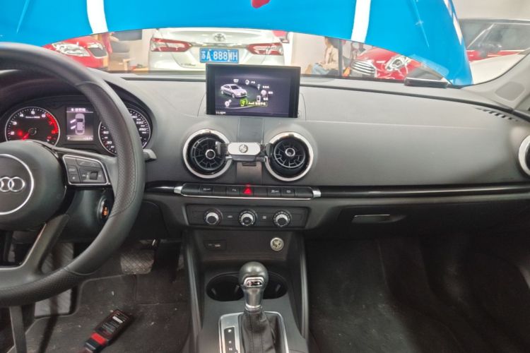Audi A3 2018 car image #13