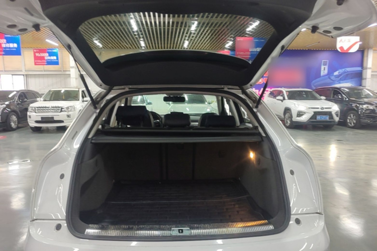 Audi Q3 2015 car image #19