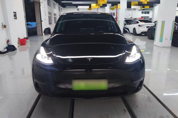 Tesla Model Y 2023 car image #3