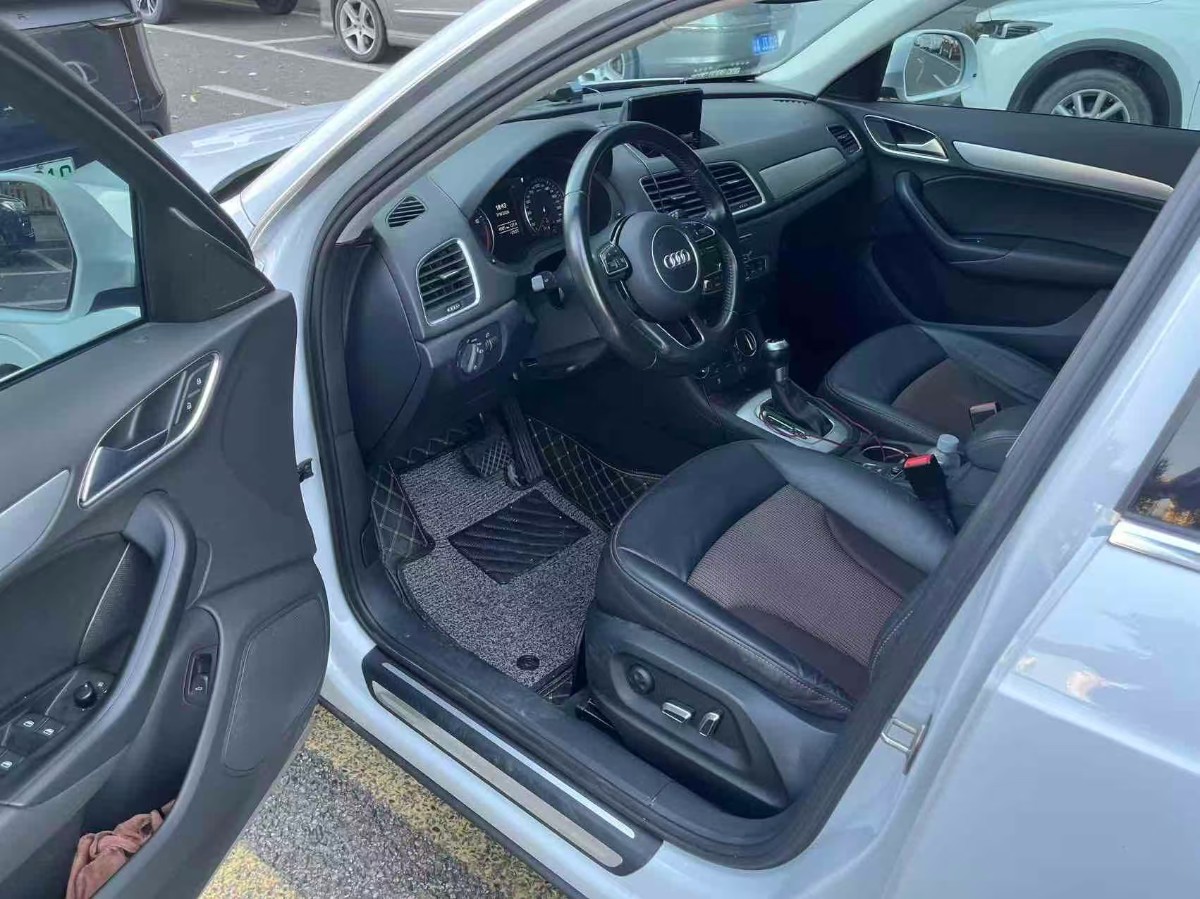 Audi Q3 2017 car image #2