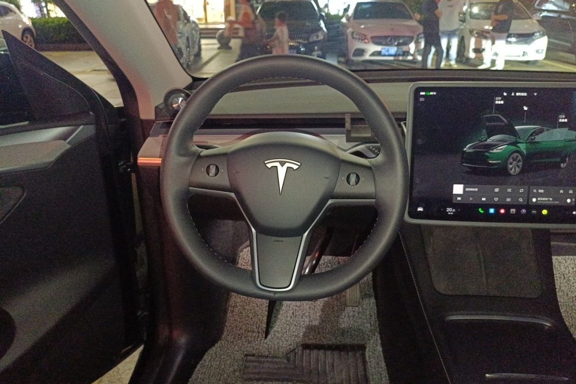 Tesla Model Y 2024 #22 Tesla Model Y 2024 car image #22