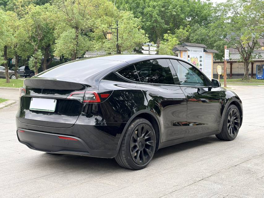 Tesla Model Y 2021 #4 Tesla Model Y 2021 car image #4
