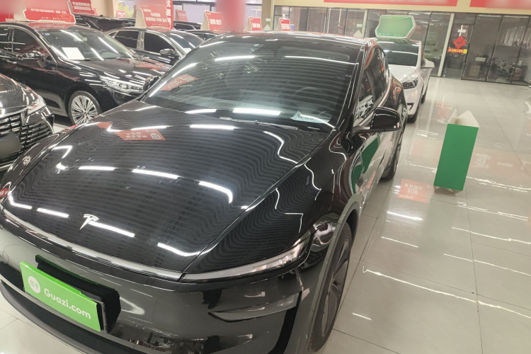 Tesla Model Y 2025 #2 Tesla Model Y 2025 image de voiture #2