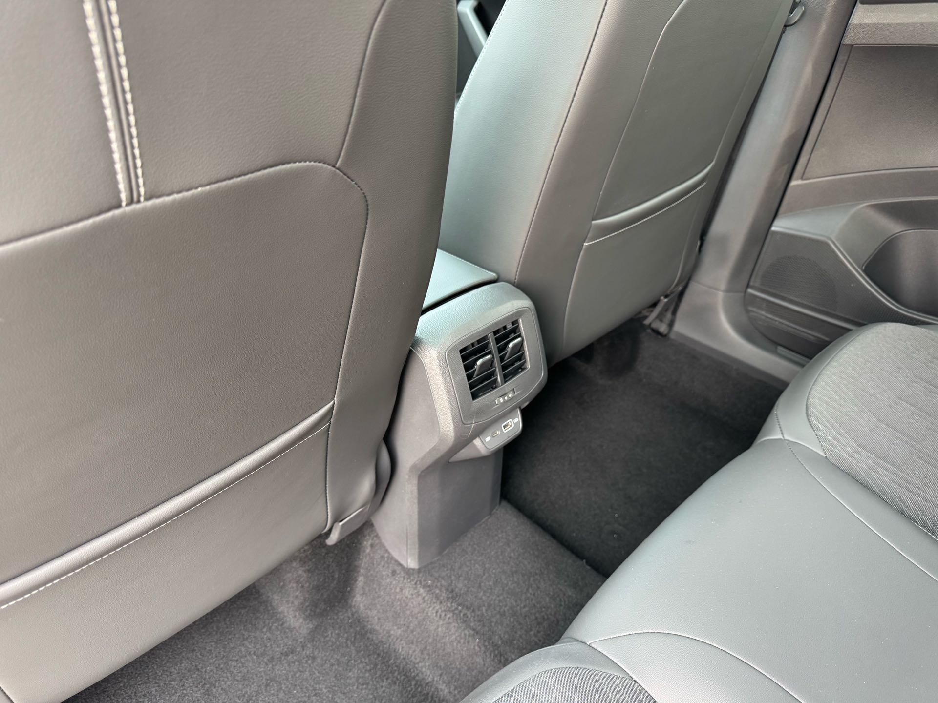 Volkswagen T-Cross 2023 car image #11