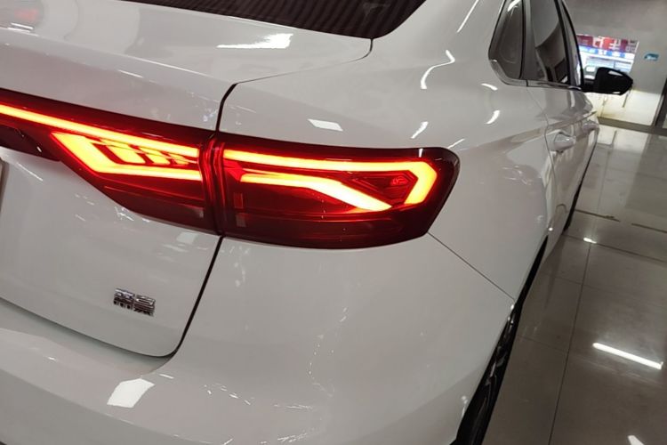 GEELY Emgrand 2025 #8 GEELY Emgrand 2025 car image #8