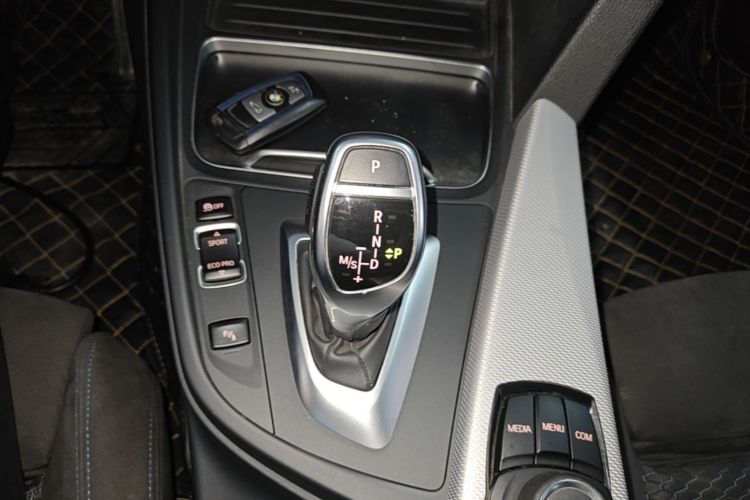 BMW 3 Series 2018 #14 BMW 3 Series 2018 car image #14