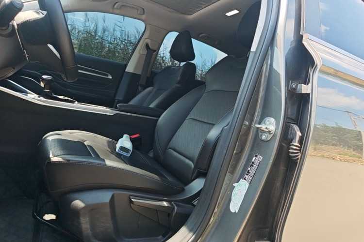 GEELY Emgrand 2024 car image #15