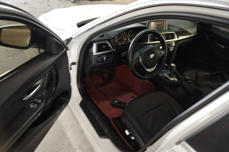 BMW 3 Series 2017 car image #12