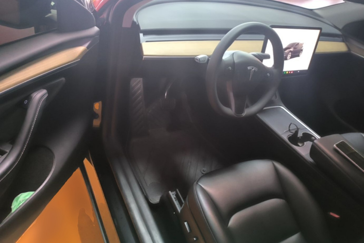 Tesla Model Y 2023 #16 Tesla Model Y 2023 car image #16