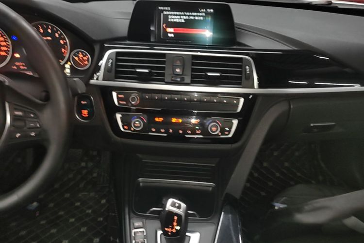 BMW 3 Series 2018 car image #13