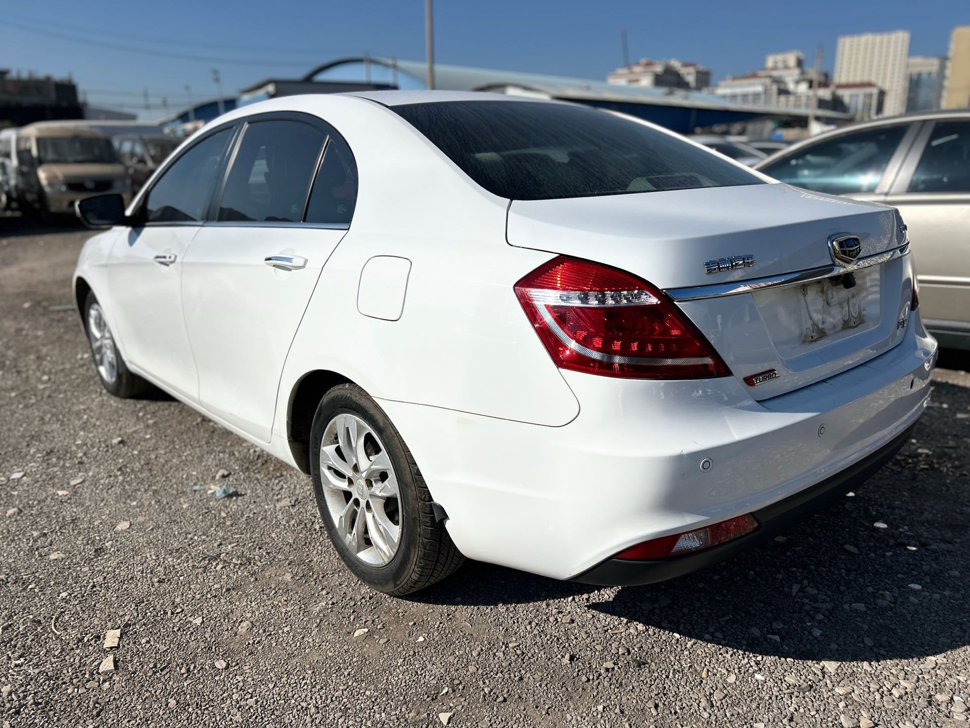 GEELY Emgrand 2015 #8 GEELY Emgrand 2015 car image #8