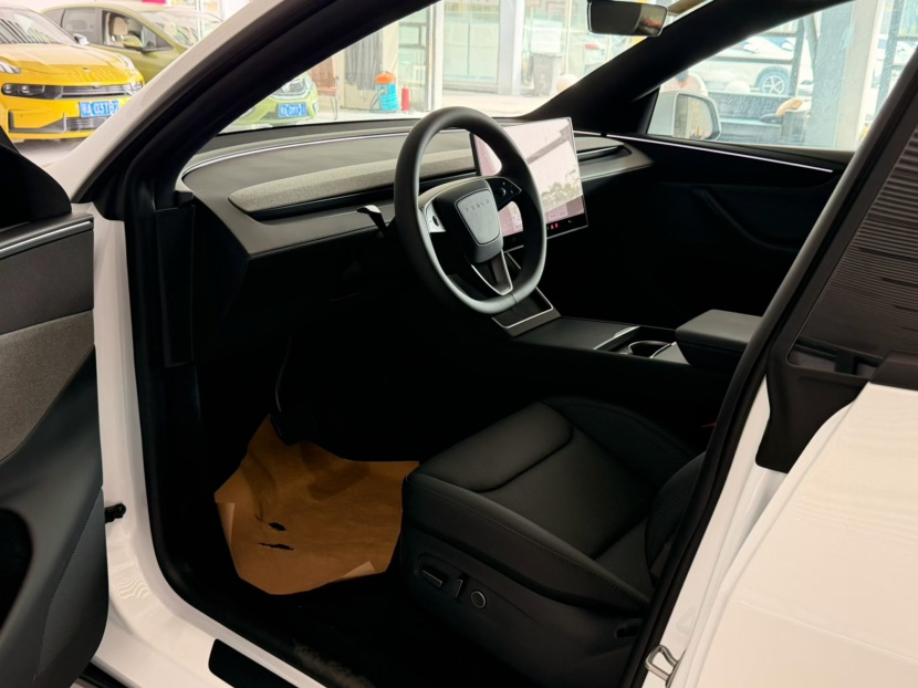 Tesla Model Y 2026 car image #4