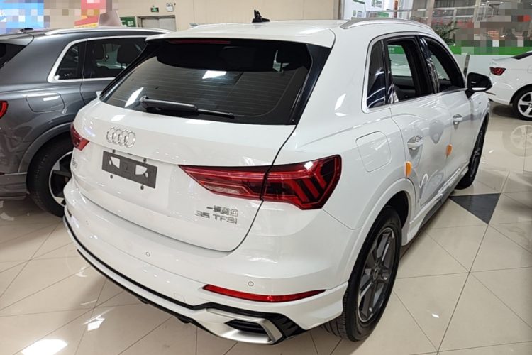 Audi Q3 2024 car image #7