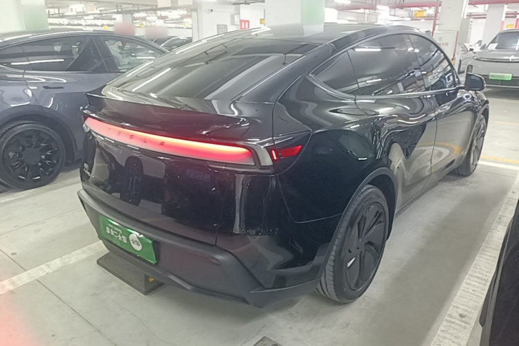Tesla Model Y 2026 #7 Tesla Model Y 2026 car image #7