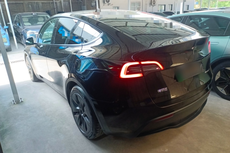 Tesla Model Y 2023 #5 Tesla Model Y 2023 car image #5