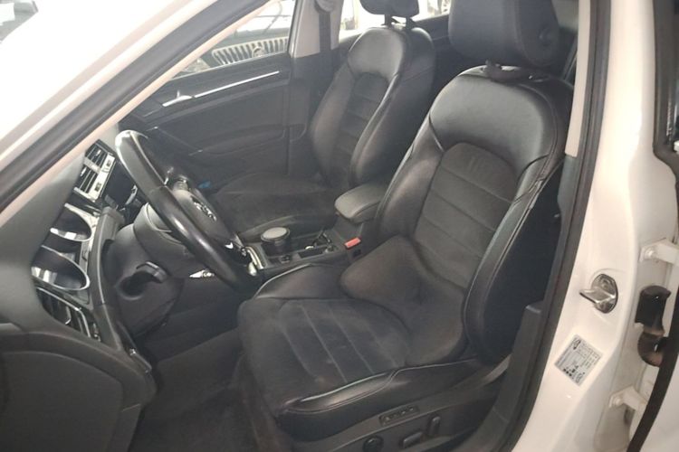 Volkswagen Golf 2018 car image #19