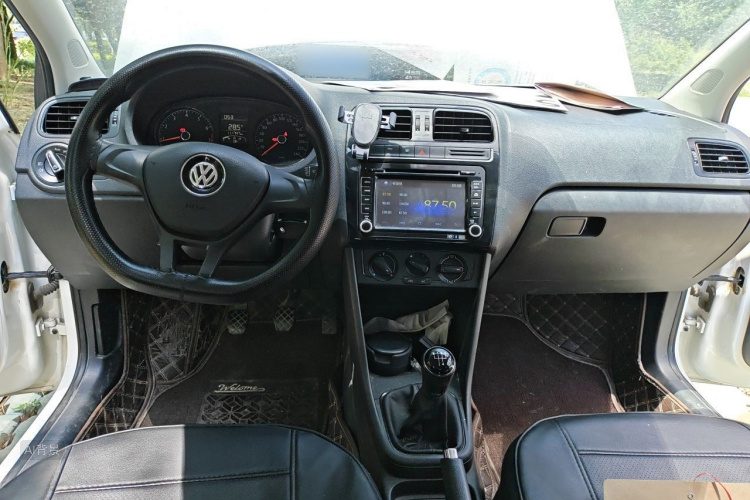 Volkswagen Polo 2015 #11 Volkswagen Polo 2015 car image #11