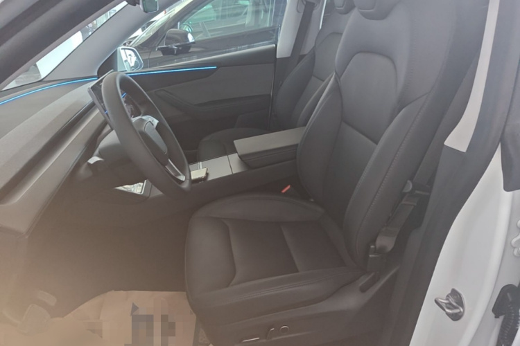 Tesla Model Y 2025 car image #15