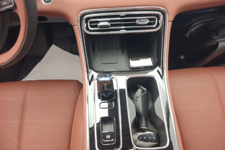 GEELY Emgrand 2025 car image #15