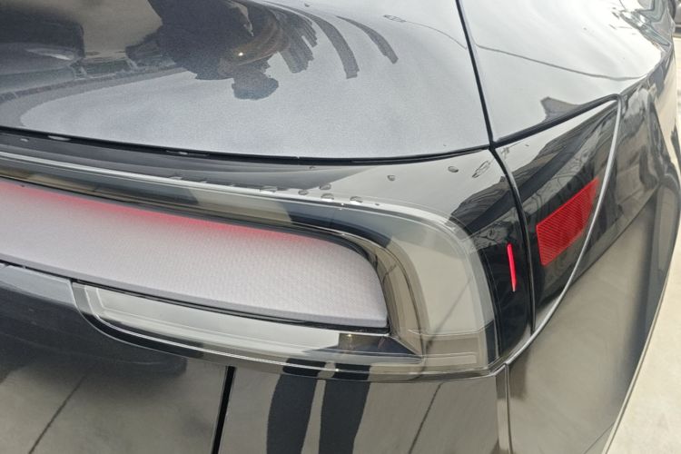 Tesla Model Y 2025 #8 Tesla Model Y 2025 car image #8