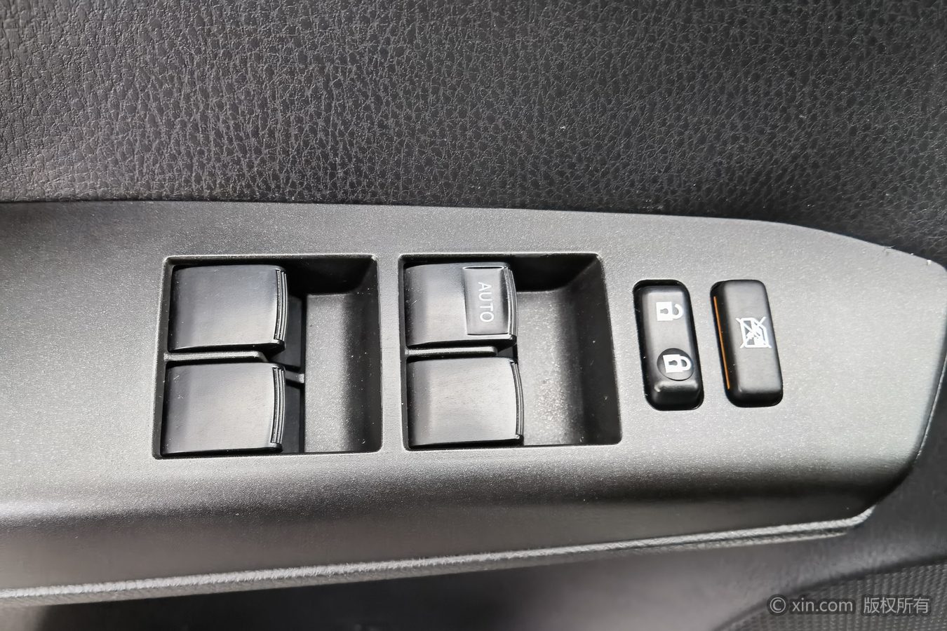 Toyota RAV4 2019 изображение автомобиля #9