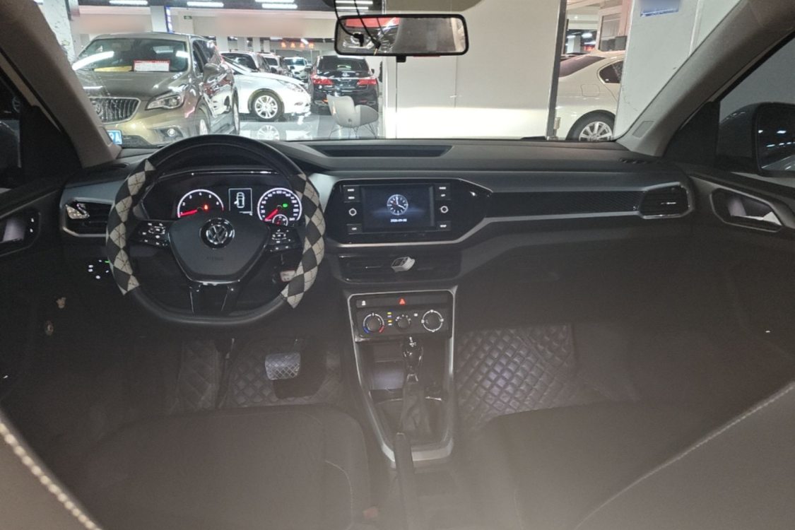 Volkswagen T-Cross 2020 #15 Volkswagen T-Cross 2020 car image #15