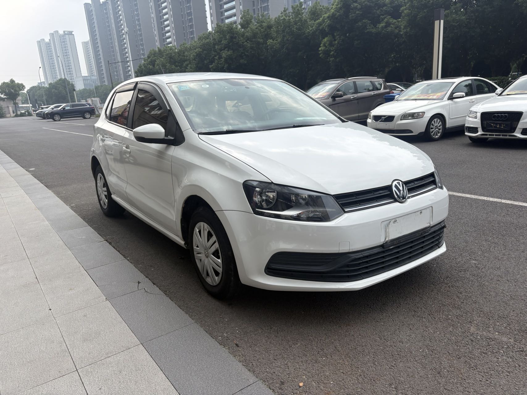Volkswagen Polo 2017 Volkswagen Polo 2017 car image