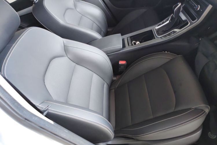 GEELY Emgrand 2019 #25 GEELY Emgrand 2019 car image #25