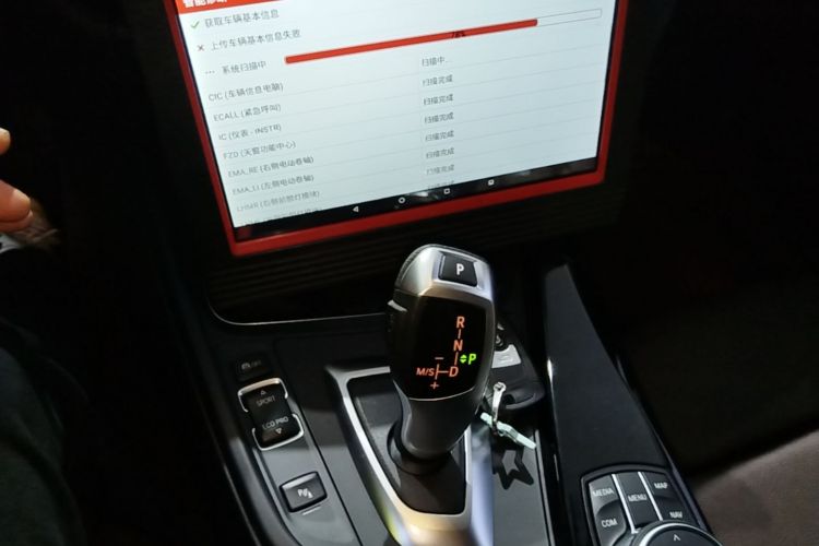 BMW 3 Series 2019 car image #14