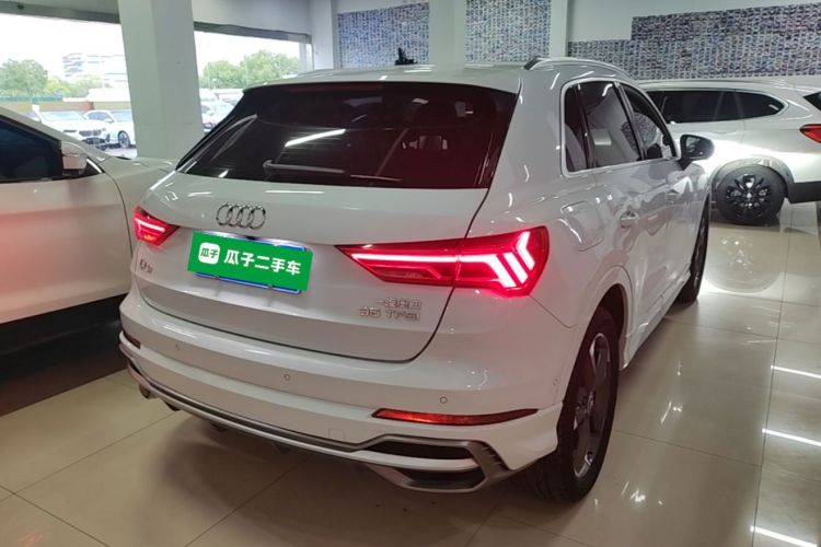 Audi Q3 2022 car image #7
