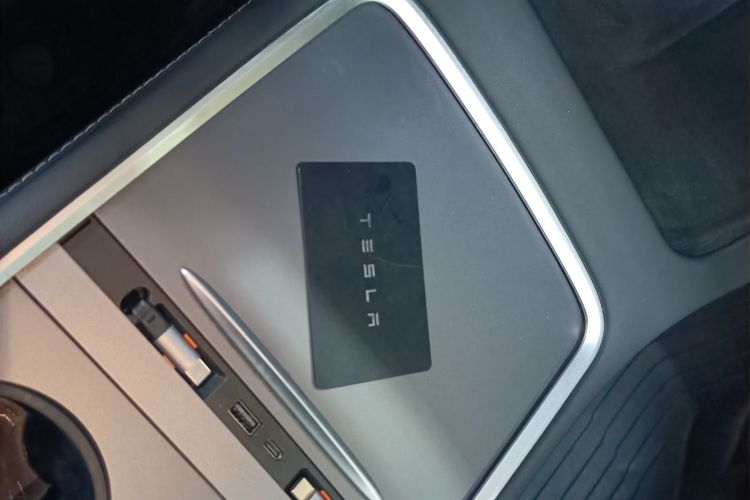 Tesla Model Y 2024 immagine di auto #14