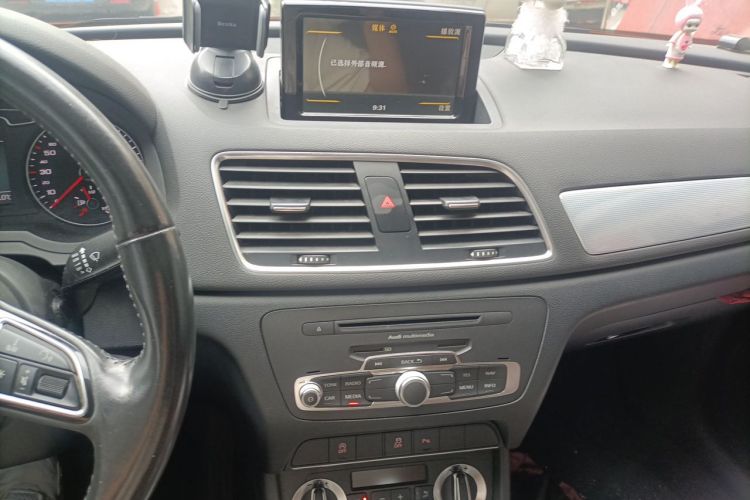 Audi Q3 2015 car image #13